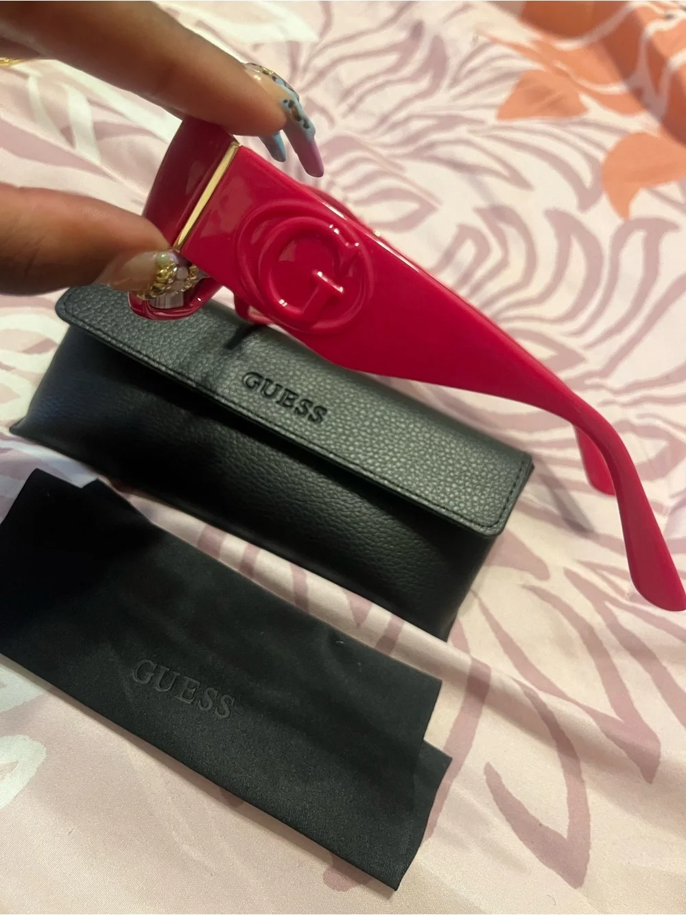 Guess bold pink